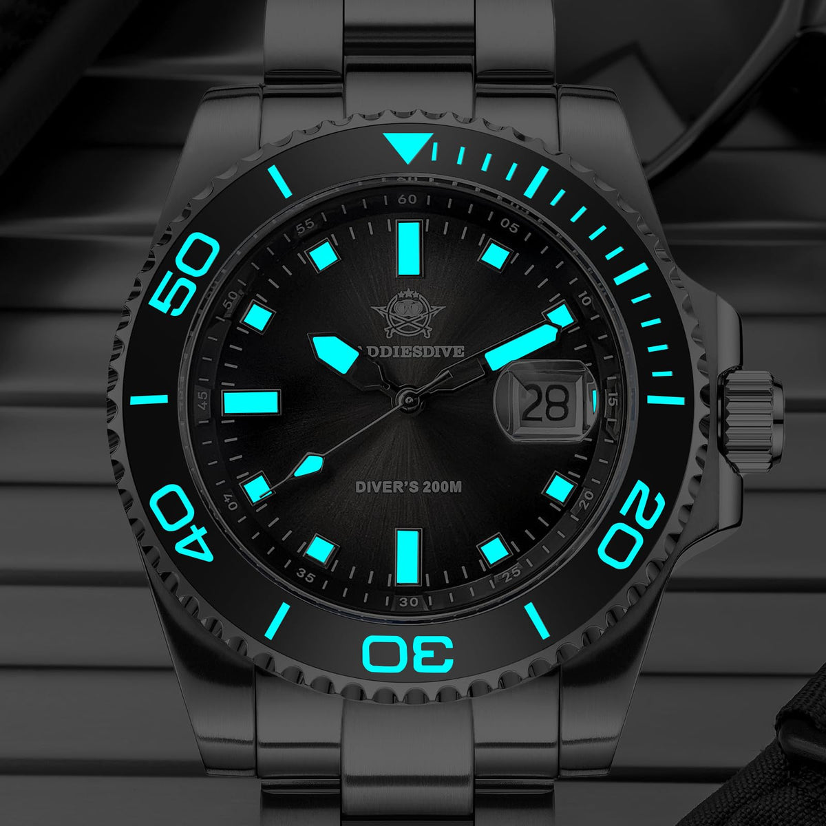 41 MM Mens Dive Watch Quartz Movement 200 M Waterproof Luminous Analog Gradient Dial Z925