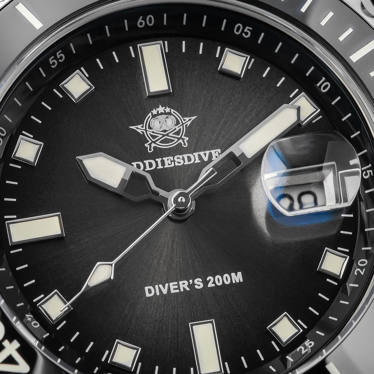 41 MM Mens Dive Watch Quartz Movement 200 M Waterproof Luminous Analog Gradient Dial Z925