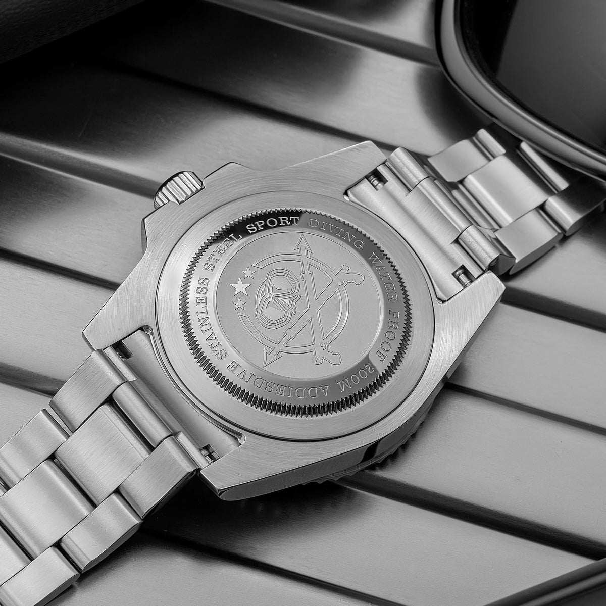 41 MM Mens Dive Watch Quartz Movement 200 M Waterproof Luminous Analog Gradient Dial Z925